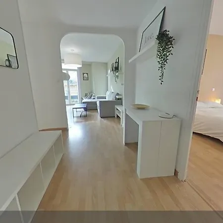3 Bedrooms-very Bright And Spacious Appt- Wifi Apartment *